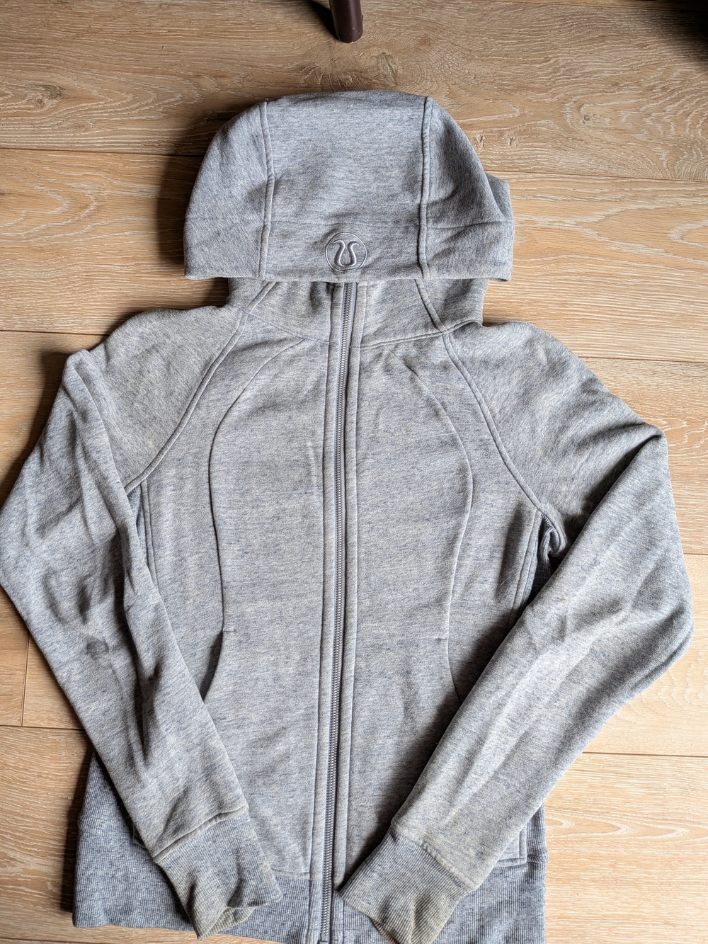 Lululemon Women’s Light Gray Full-Zip Scuba Hoodie